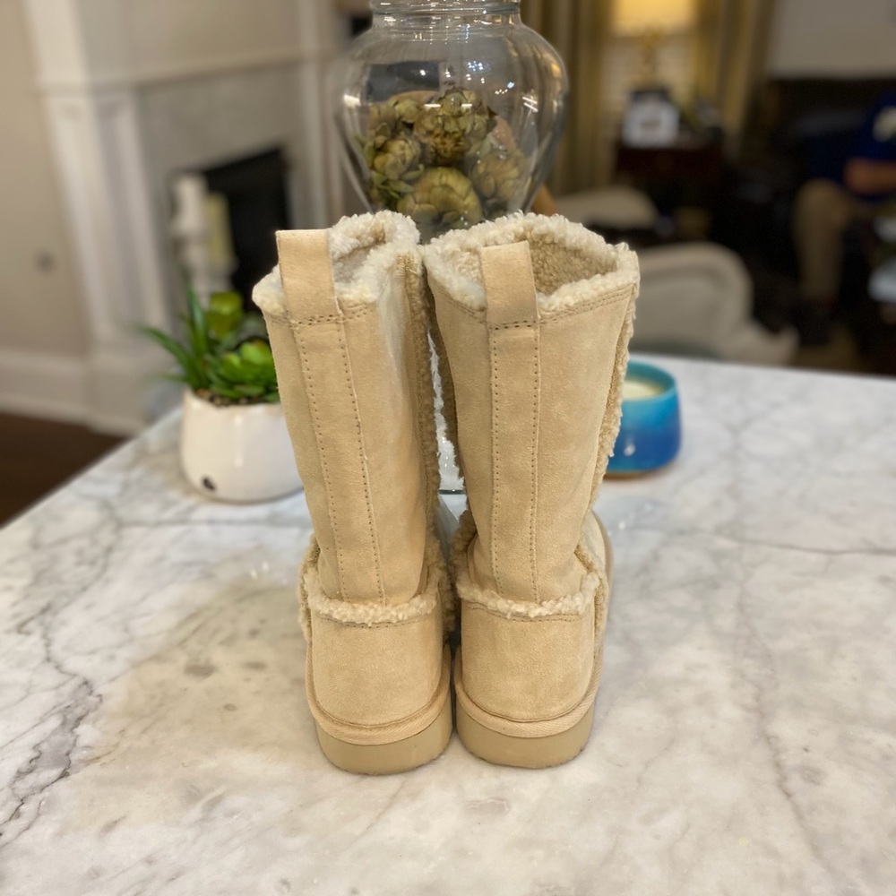 NWOT AMERICA EAGLE CREAM SUEDE SHERPA BOOTS - Picture 4 of 8